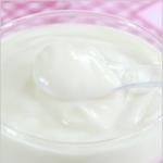Sekin pishirgichda yogurt (oson yo'l) Yogurtni qizil rangli sekin pishirgichda xamirturush bilan qanday pishirish mumkin